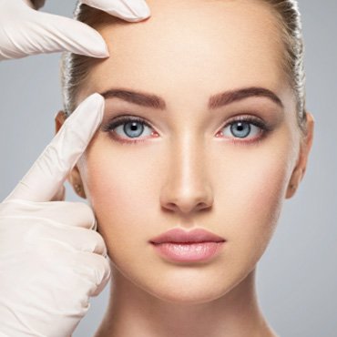 Wrinkle-Reduction finger on eyebrow